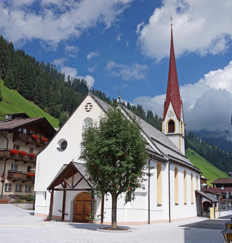 File:Tux - St. Thomas Church.jpg