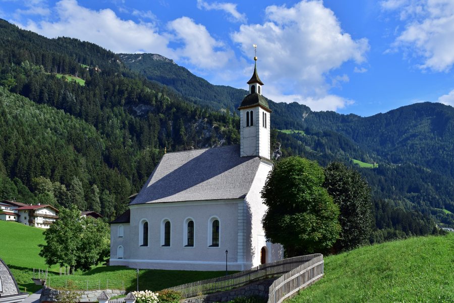 File:Ramsau im Zillertal - Filialkirche Maria sieben Schmerzen - III.jpg