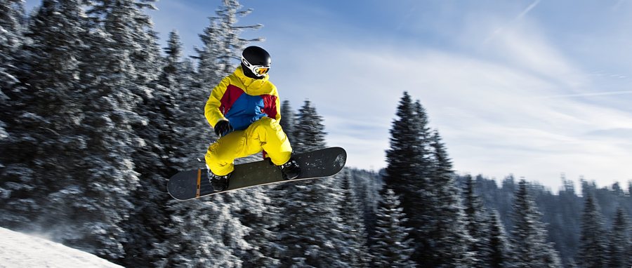 File:Snowboarder in flight (Tannheim, Austria).jpg