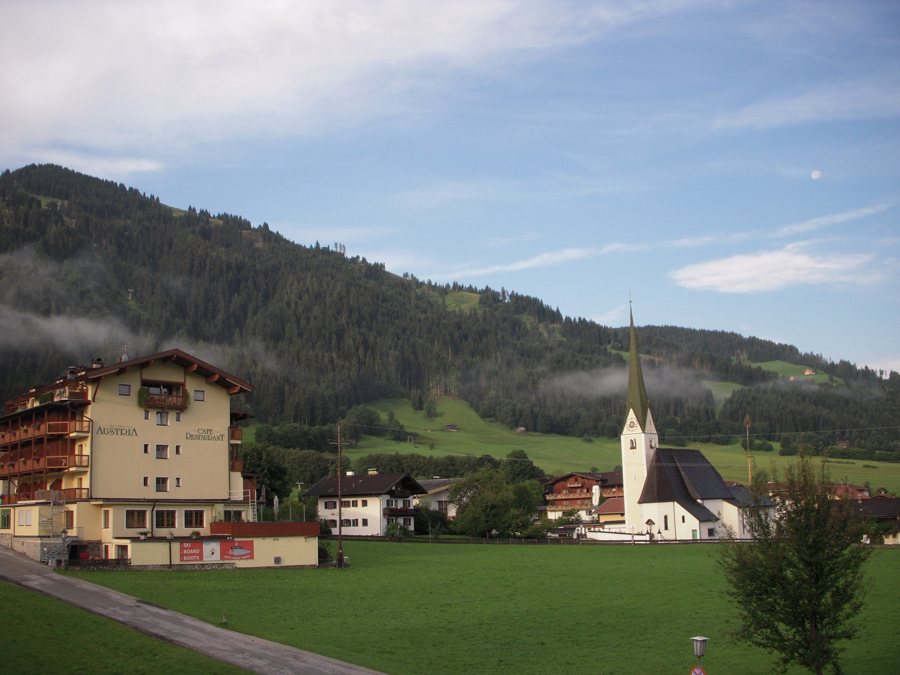 File:Church Wildschönau-Niederau 02.JPG