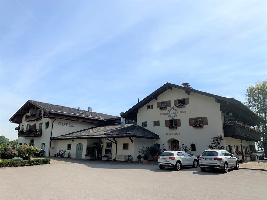 File:GER — BY — Lkr. RO — Feldkirchen-Westerham - Aschbach 3 (Nordseite).JPG