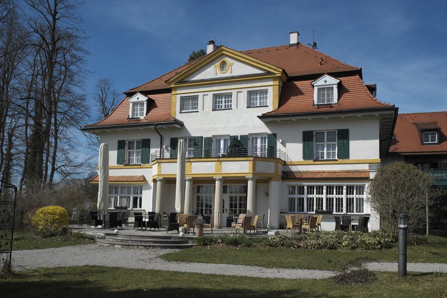 File:Ambach (Münsing) Schlossgut Oberambach 553.jpg