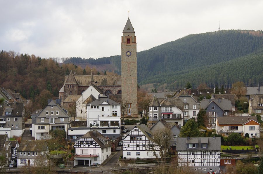 File:Schmallenberg Altstadt vom Ahberg 02.jpg