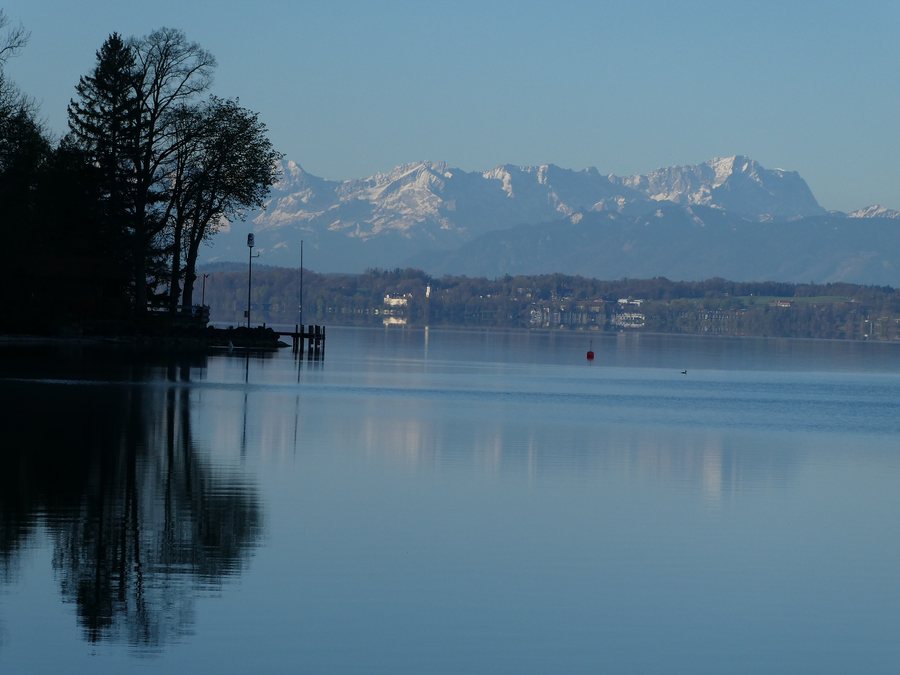 File:Zugspitze, Alpspitze und Jubiläumsgrat von Kinderburg, Allmannshausen, Starnberger See.jpg