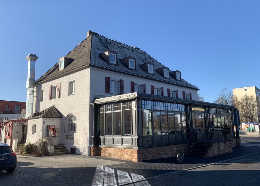 File:GER — BY — Landkreis München — Unterschleißheim — Lohhof — Südliche Ingolstädterstr. 4 (Brauerei-Gasthaus Lohhof — Gebäude) 2020.JPG