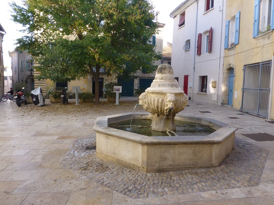 File:Fontaine de l'Ange, Place de l'Ange, Pertuis, Vaucluse, Provence-Alpes-Côte d'Azur, France.jpg