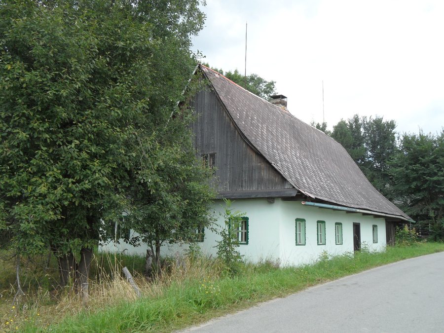 File:Horni Lipka D. ChalupaUSilnice.jpg