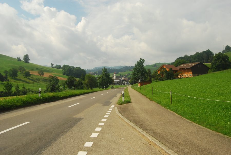 Dorf Luthern mit dem Napf im Hintergrund im Kanton Luzern