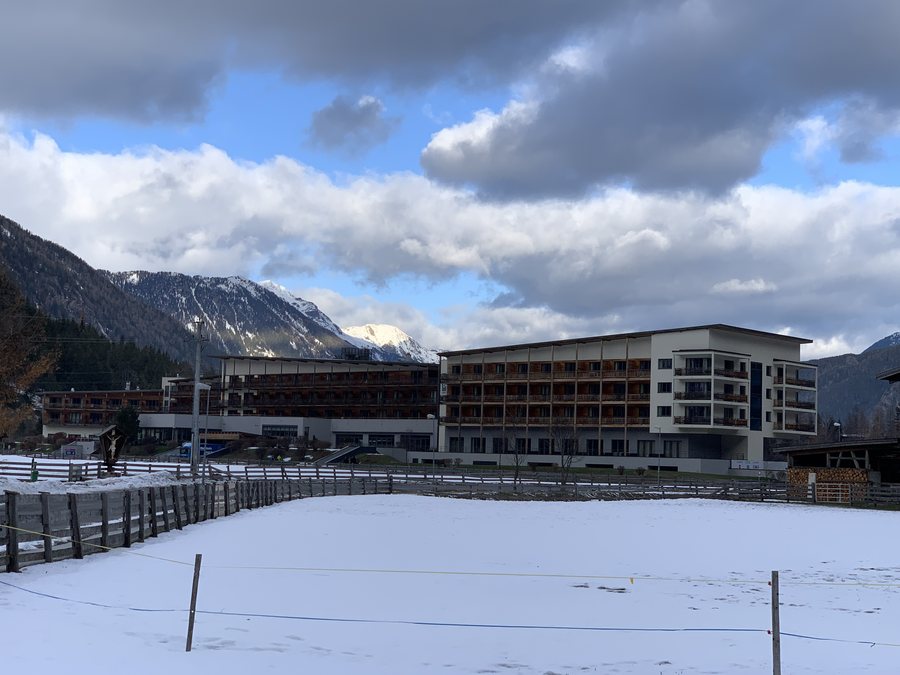 File:AUT — Tirol — Längenfeld — Bezirk Imst — Längenfeld — Oberlängenfeld 140 (Aqua Dome Hotel außen).JPG