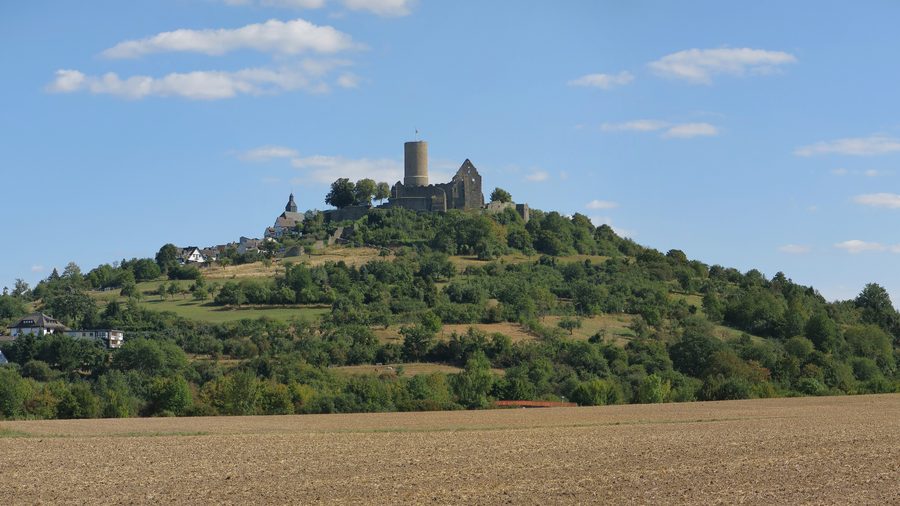Burg Gleiberg bei Gießen von Nordwesten gesehen