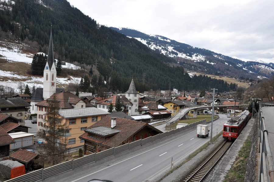 Schlössli und reformierte Kirche in Küblis im Kanton Graubünden
