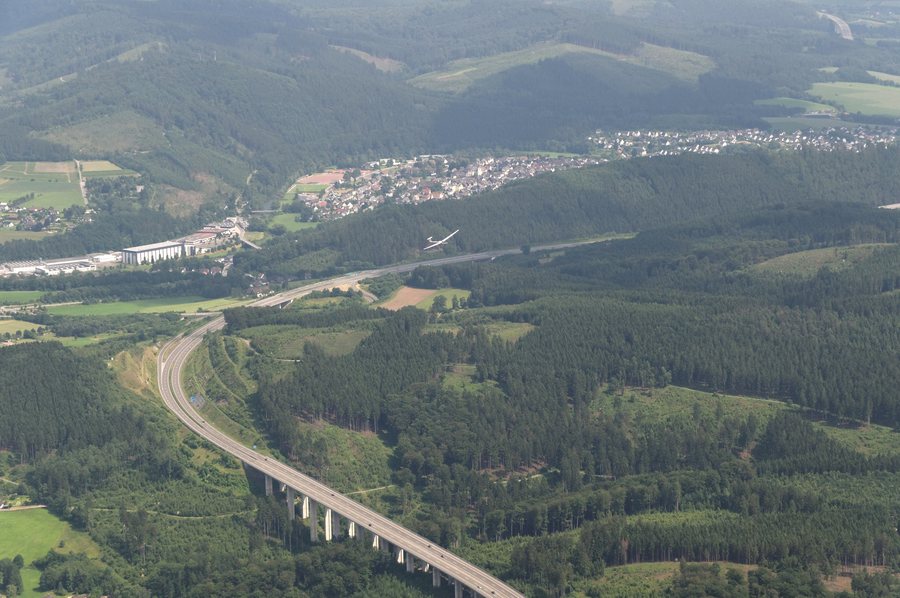 File:Meschede Freienohl A 46 Talbrücke Deitmecke Sauerland Ost 815 pk.jpg