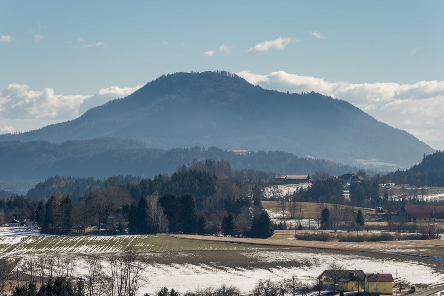 Blick von Förolach auf den Ulrichsberg in Kärnten