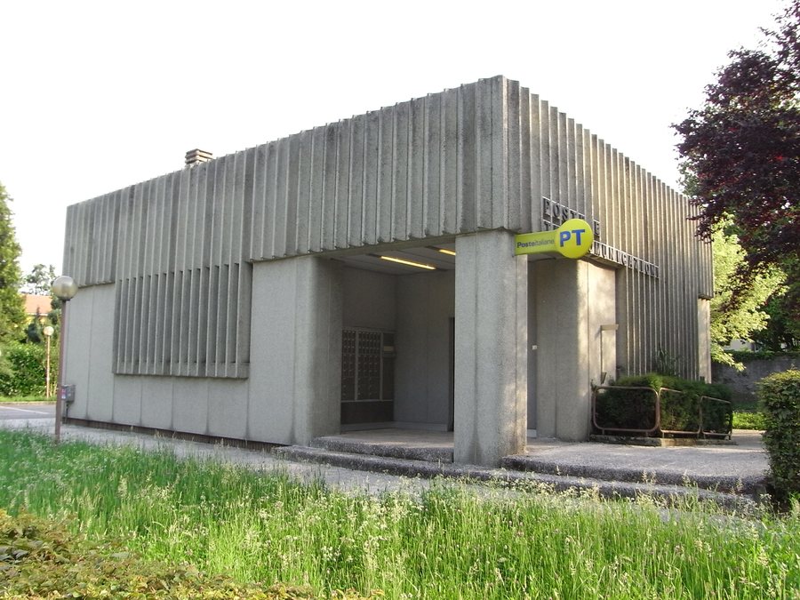 File:Ufficio Postale di Lesa 2009 NW.jpg