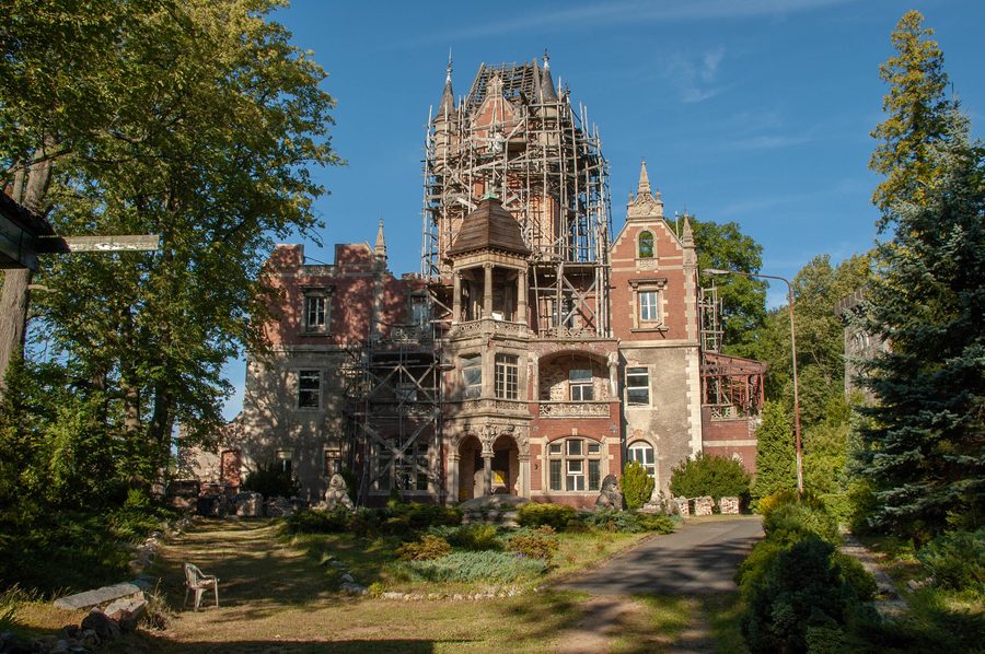 Außenansicht von Pałac Bobrów in Niederschlesien