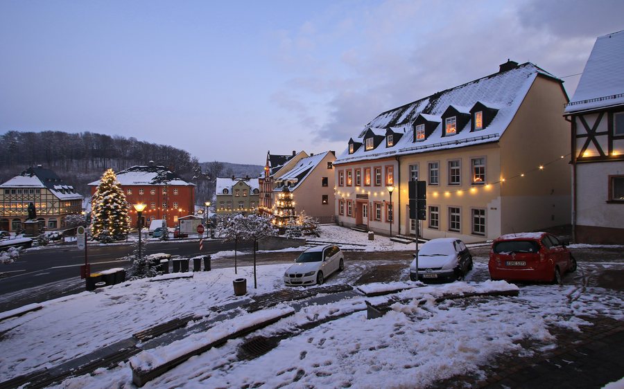 File:Marktplatz in Hartenstein, Sachsen 2H1A6607WI.jpg