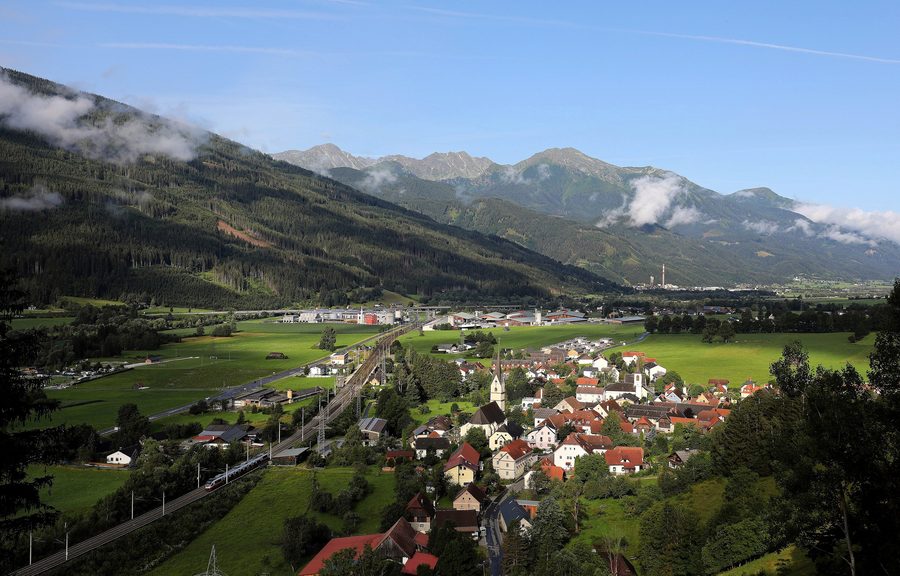 Gaishorn am See im Paltental mit Trieben im Hintergrund