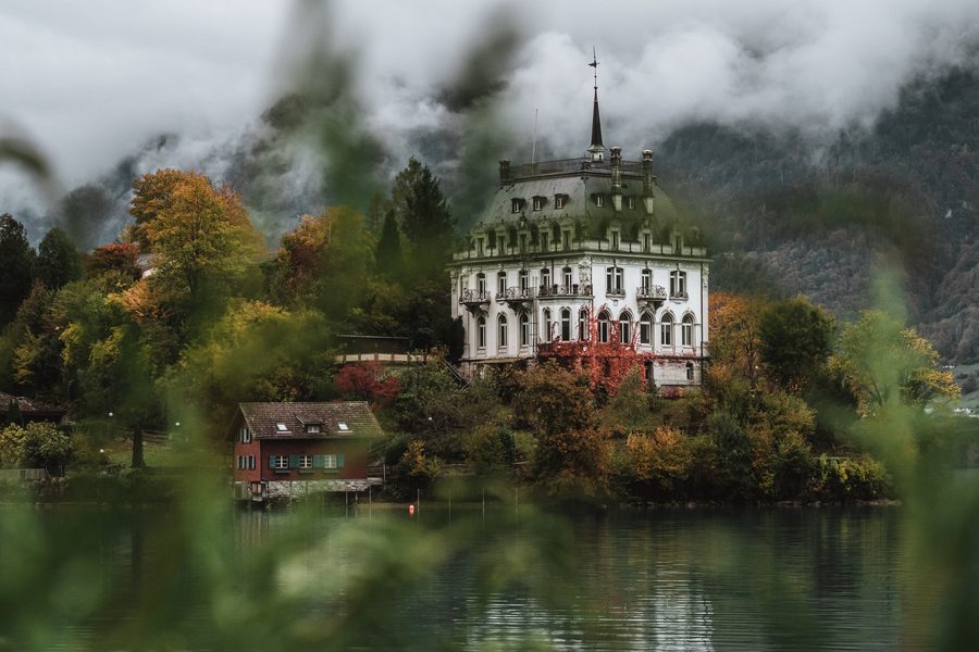 Schloss Seeburg in Iseltwald am Brienzersee