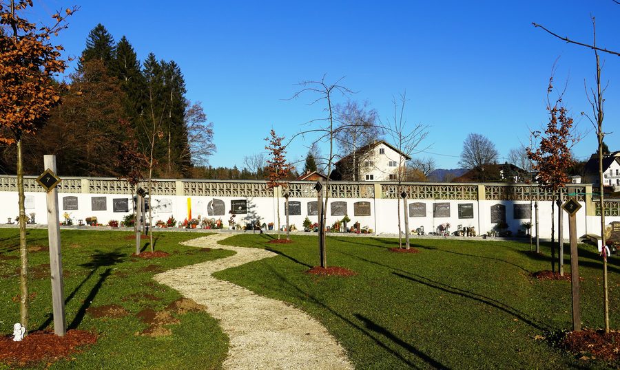 Friedhof im Ortszentrum von Moosburg in Kärnten