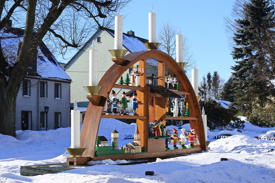 File:Schwibbogen in Sayda, Landkreis Mittelsachsen Sachsen. 2H1A9203WI.jpg