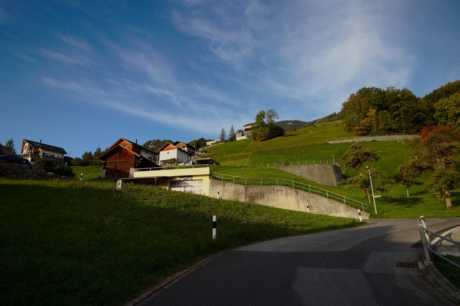 File:2018-10-05 Liechtenstein, Triesenberg, Bergstrasse (KPFC) 01.jpg