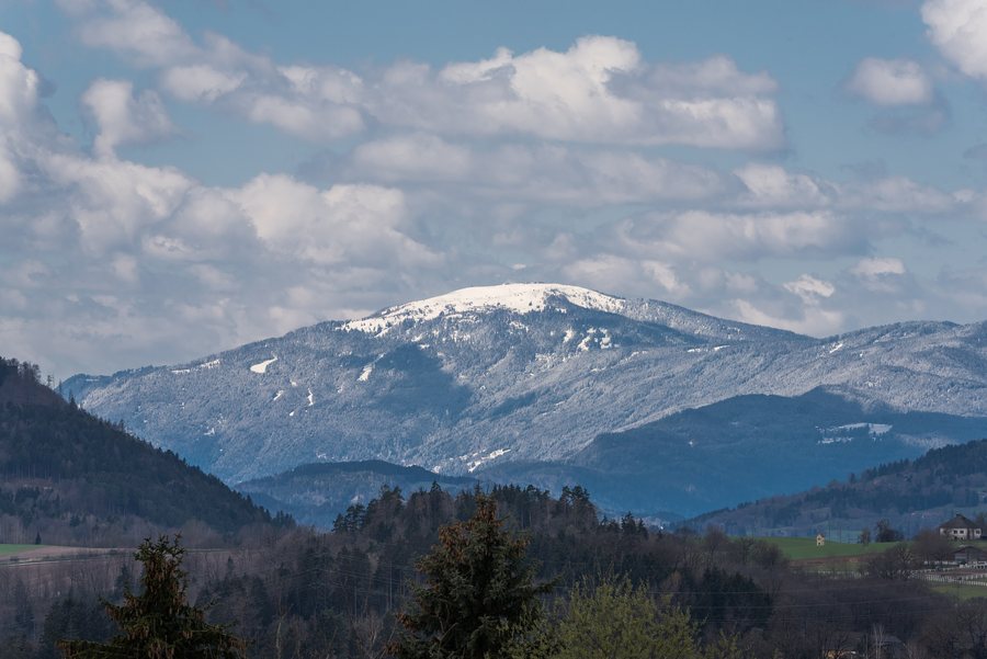 File:Sankt Veit an der Glan Beiersdorf Gerlitzen-Blick O-Ansicht 14042021 0772.jpg
