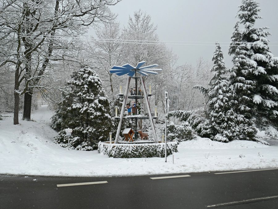 File:Ortspyramide Rechenberg-Bienenmühle (1).jpg