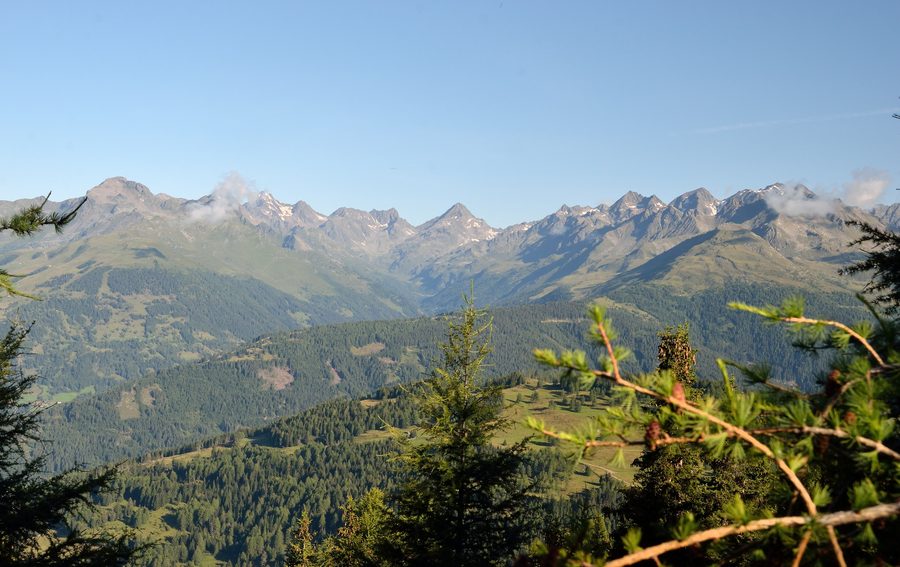 Blick auf die Schobergruppe mit mehreren markanten Berggipfeln