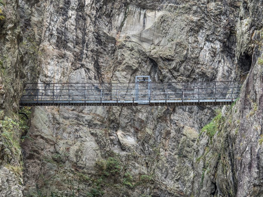Holzsteg über den Trient in der Trientschlucht bei Vernayaz