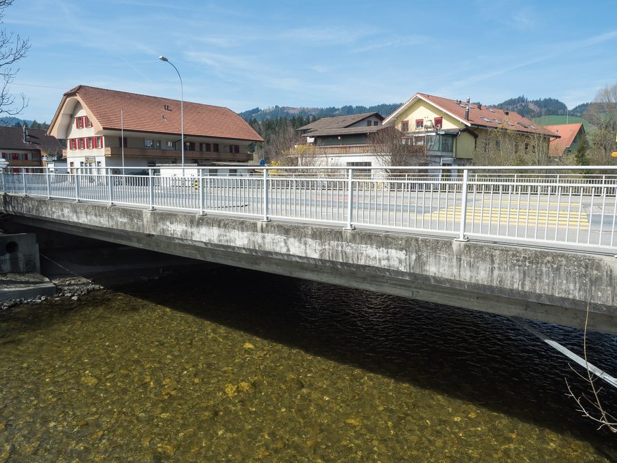Straßenbrücke über die Kleine Emme bei Schüpfheim im Kanton Luzern