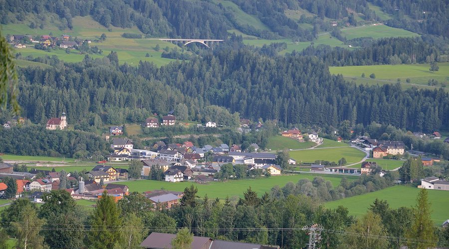 Blick von Gröbming hinunter ins Ennstal nach Stein an der Enns