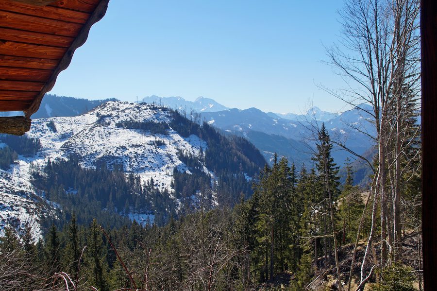 Friedenskapelle in Koprein-Petzen mit Blick auf die Steiner Alpen in Kärnten