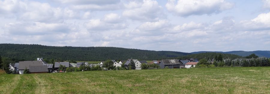Blick auf Gösselsdorf (Reichmannsdorf) in Thüringen