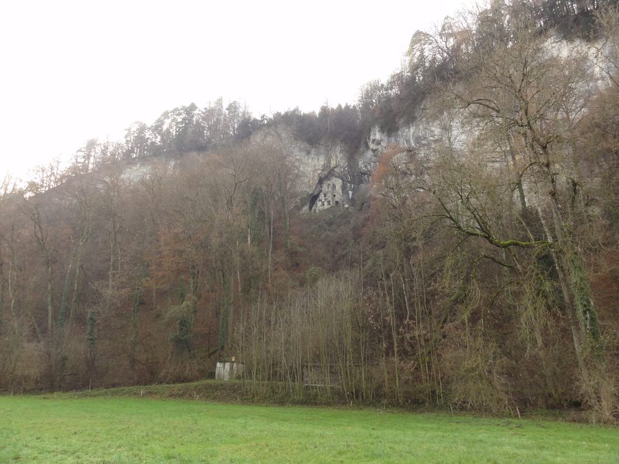 Höhlenburg Wichenstein bei Oberriet, vom Osten aus gesehen