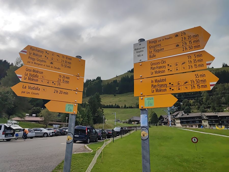 File:Guidepost Moléson-sur-Gruyères nord.jpg