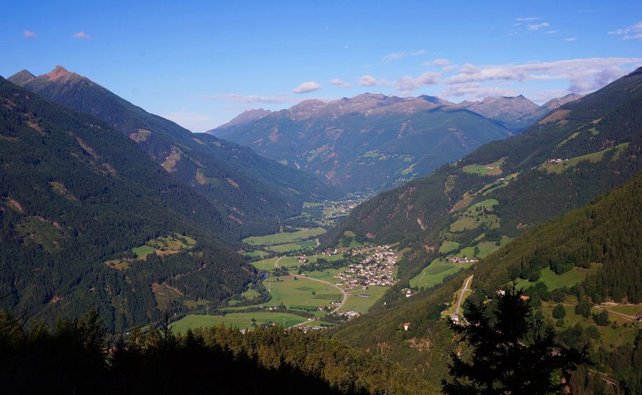 Blick vom Pfaffenberg in Richtung Mallnitz über Obervellach im Mölltal