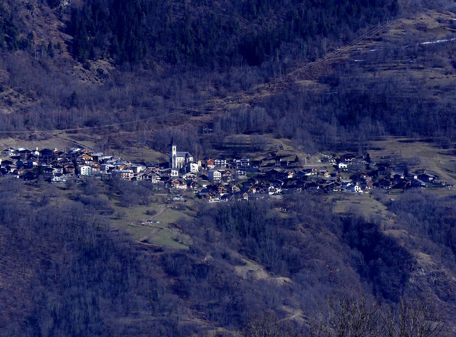 Village de Montagny en hiver, vu depuis Les Allues en Savoie