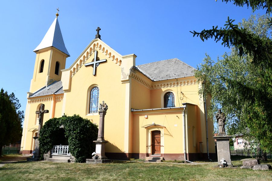 File:Gyöngyösoroszi, Nepomuki Szent János-szobor 2020 01.jpg