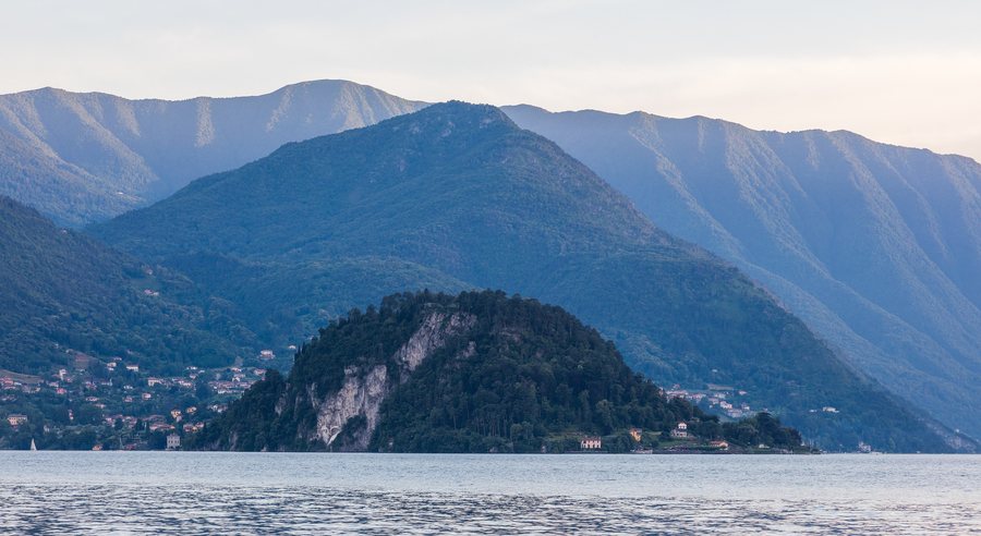 File:La Punta, Bellagio, Lago de Como, Italia, 2016-06-25, DD 11.jpg