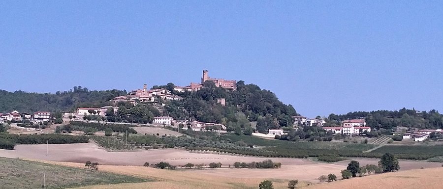 File:Panorama di Camino, località in provincia di Alessandria, Italia.jpg