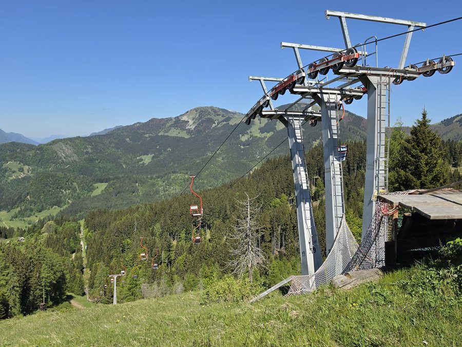 Sessellift im Skigebiet Španov vrh in den Karawanken