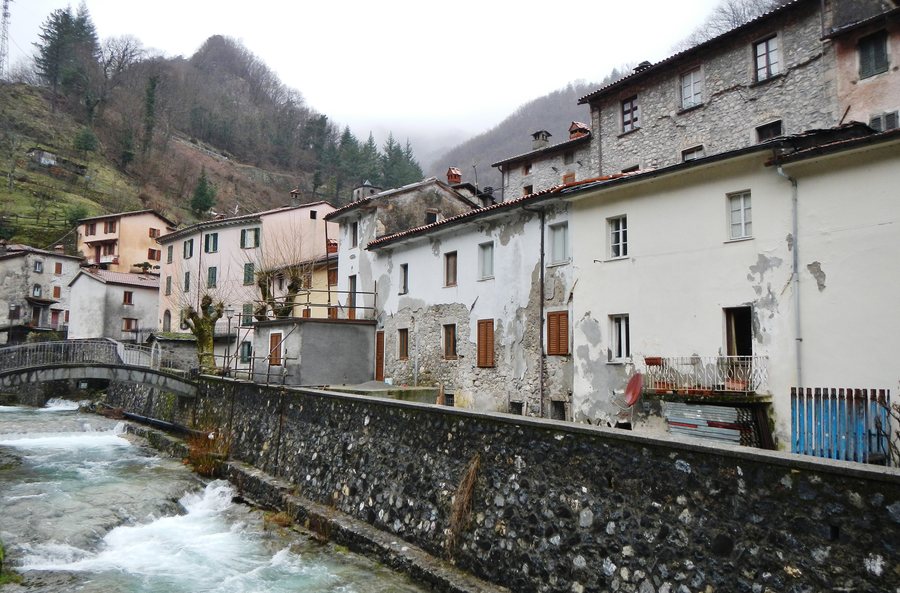 File:Fornovolasco - panoramio.jpg