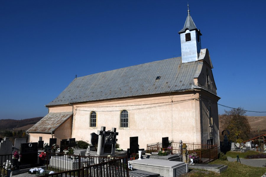 File:Csernely, római katolikus templom 2021 01.jpg