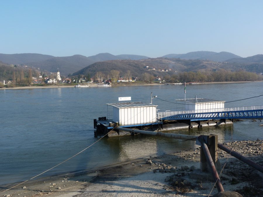 File:Kikötő, Nagymaros - 2014.03.14 (2).JPG