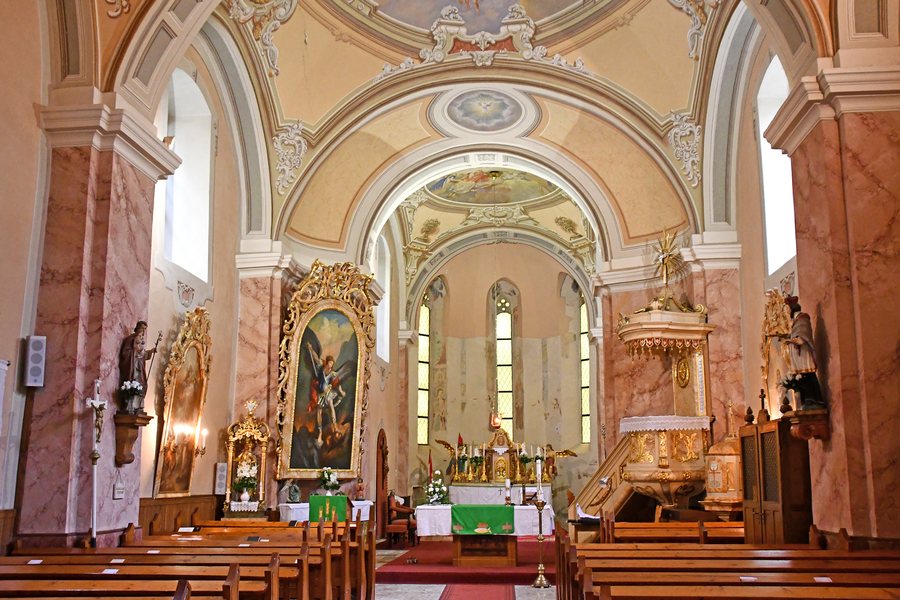 File:Bodony, római katolikus templom belső tere 2024 01.jpg