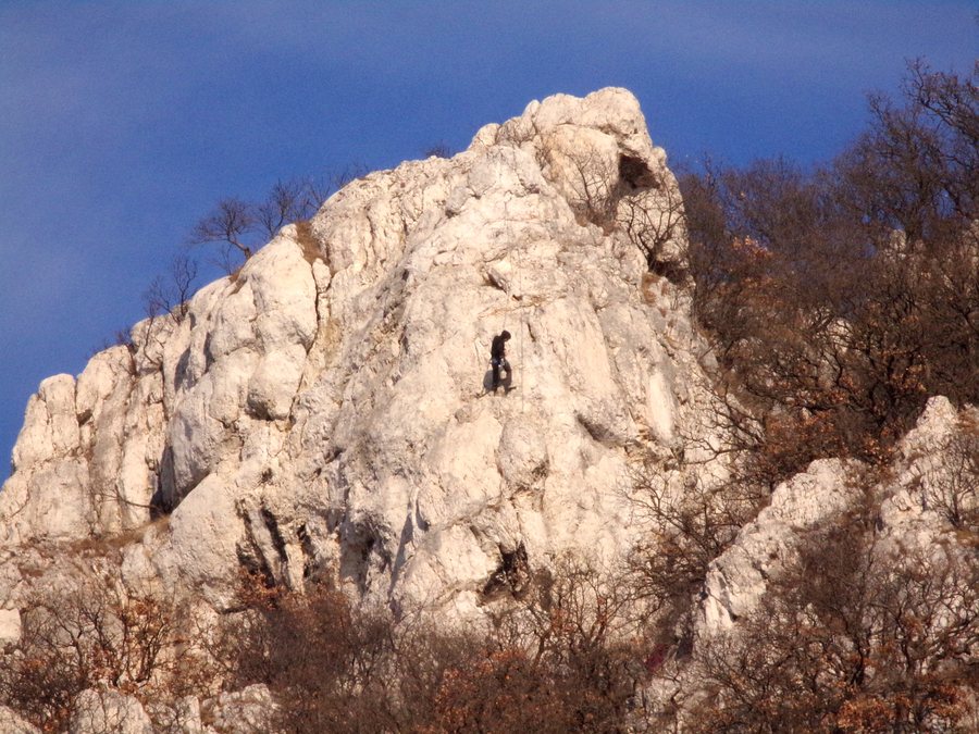 File:Sziklamászás Kesztölcön.jpg