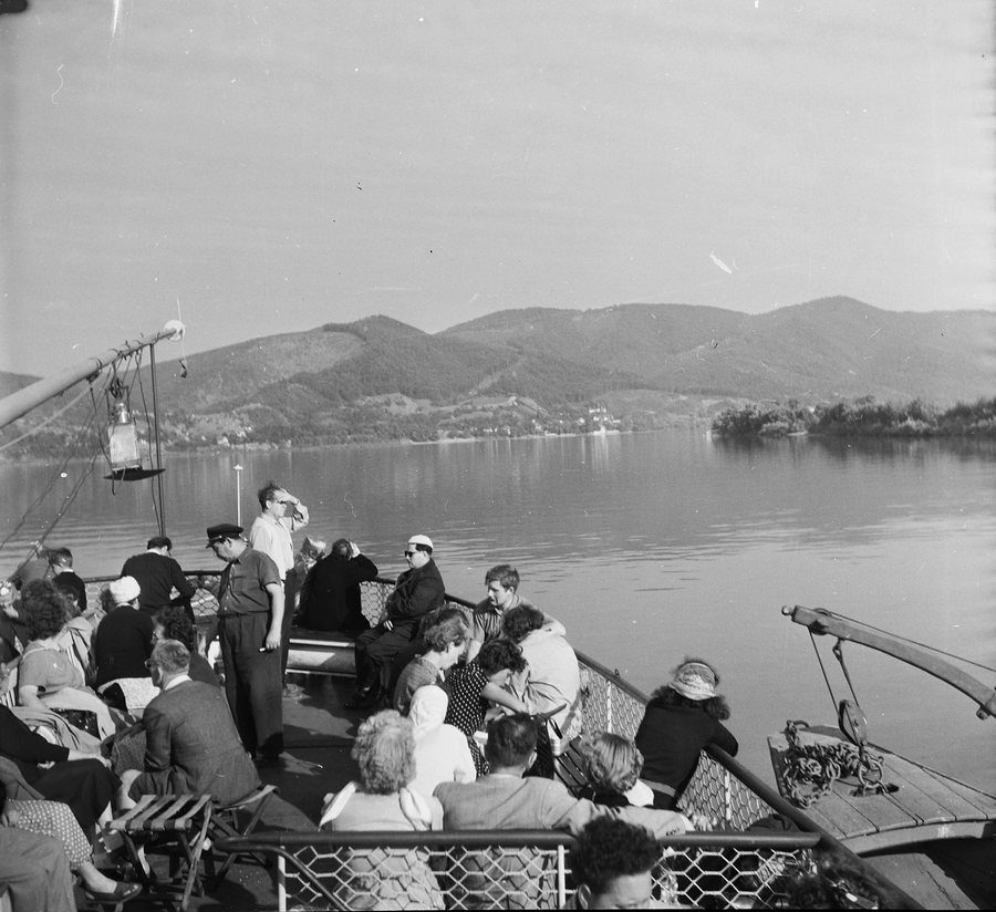 File:A Duna a pilismaróti öbölnél Zebegény felé nézve. Fortepan 91211.jpg