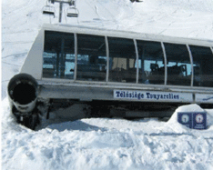 занесённый снегом подъёмник на французском курорте Котрэ